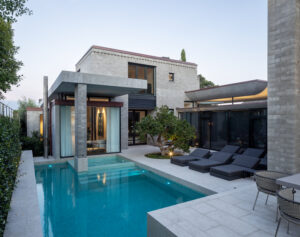 Seagrass paving next to a pool